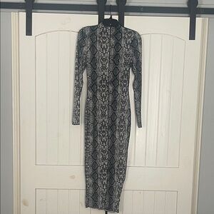 Elegant Black and Gray Snake Print Dress